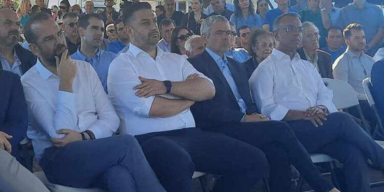 Οι αντοχές του Σταϊκούρα και το χειροκρότημα στον Μαυρομμάτη!