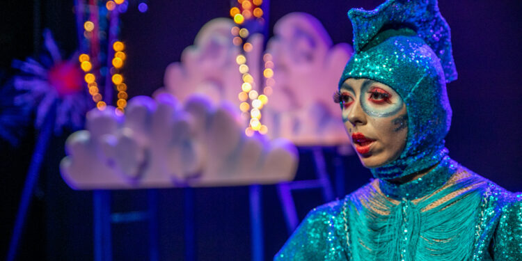 Η παιδική θεατρική παράσταση «Το μεγάλο ταξίδι της Ραλλού» από την Περιφέρεια σε Αχαΐα, Αιτωλοακαρνανία και Ηλεία