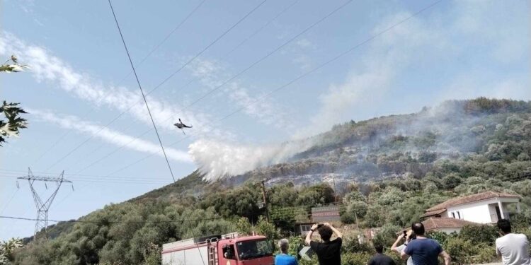 Φωτιά στο Μενίδι Αιτωλ/νίας- Μεγάλη κινητοποίηση(φωτο)