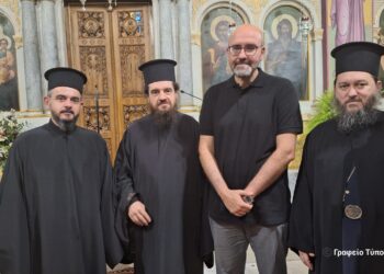 Πλήθος κόσμου ομιλία του Νώντα Σκοπετέα στον Ι.Ν. Αγίας Τριάδας Αγρινίου