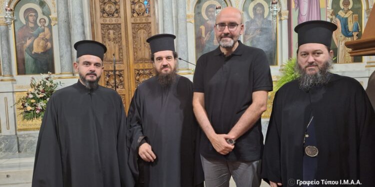 Πλήθος κόσμου ομιλία του Νώντα Σκοπετέα στον Ι.Ν. Αγίας Τριάδας Αγρινίου