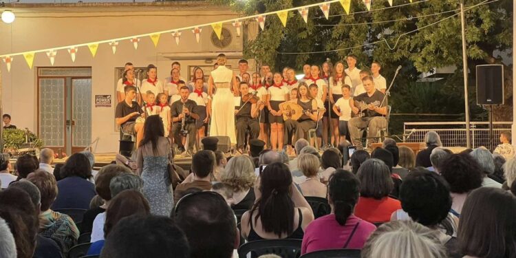 Πολιτιστική εκδήλωση στον αύλειο χώρο του Ι.Ν Αγίας Τριάδος Αγρινίου