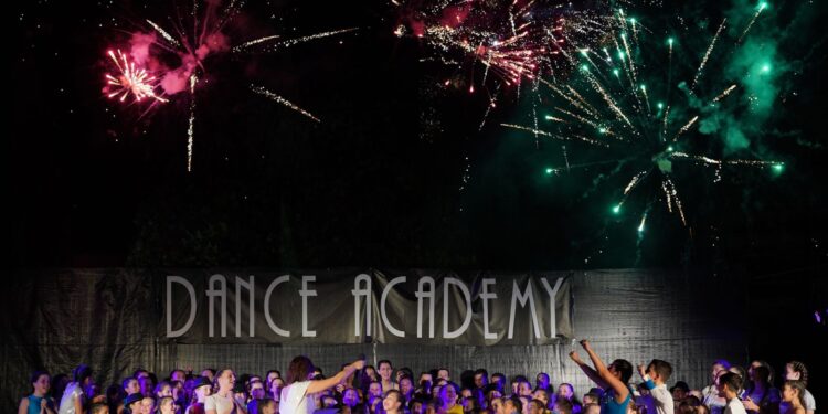 Εντυπωσιακή καλοκαιρινή Παράσταση Χορού της σχολής  χορού«Dance Academy»