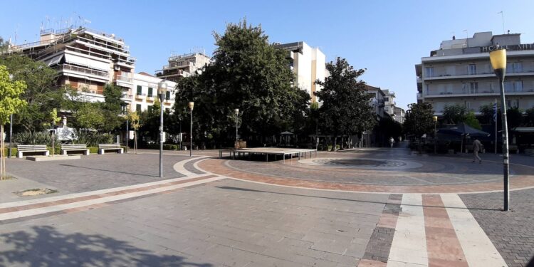 Έρημη πόλη το Αγρίνιο (φωτο)