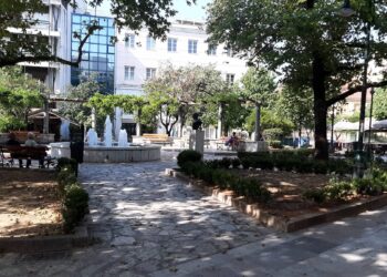 Έρημη πόλη το Αγρίνιο (φωτο)