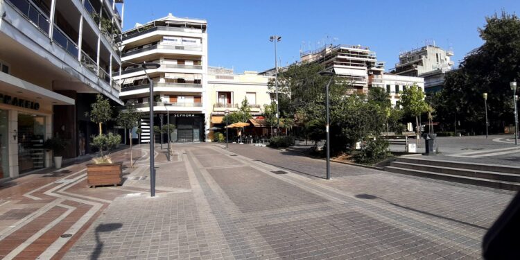 Έρημη πόλη το Αγρίνιο (φωτο)