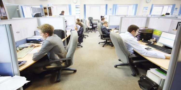 Εκτός των επισήμων αργιών η Δευτέρα του Αγίου Πνεύματος – Πως αμείβονται οι εργαζόμενοι