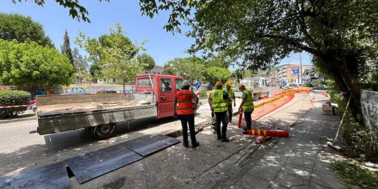 Διακοπή εργασιών σε εργοτάξια σε Αγρίνιο και Αλευράδα λόγω καύσωνα μετά από παρέμβαση του ΕΚΑ και του σωματείου Οικοδόμων