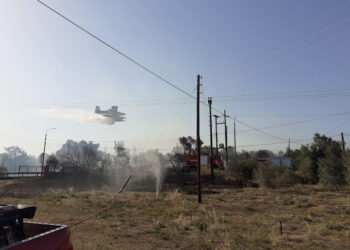Φωτιά κοντά στη Νεάπολη Αγρινίου– επιχειρούν επίγειες και εναέριες δυνάμεις(φωτο)