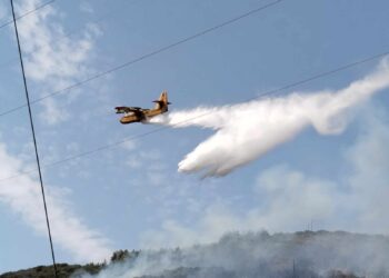 Φωτιά στο Μενίδι Αιτωλ/νίας- Μεγάλη κινητοποίηση(φωτο)