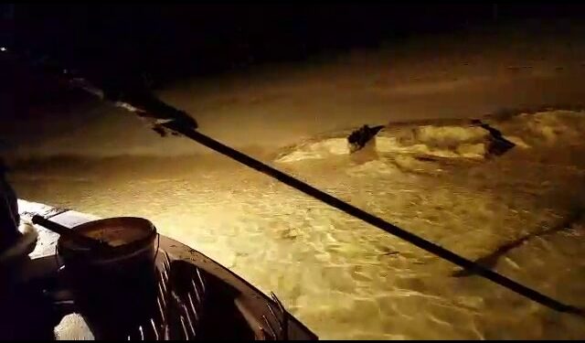 Eρασιτέχνης αλιέας τον έπιασαν στη θαλάσσια περιοχή Μενιδίου να ψαρεύει με καμάκι