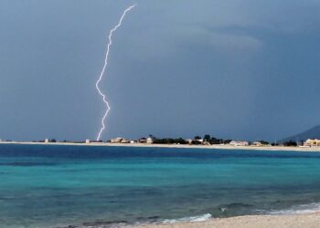 Χαλκιδική: Νεκρή 13χρονη από κεραυνό – Τραυματίστηκε η μητέρα της