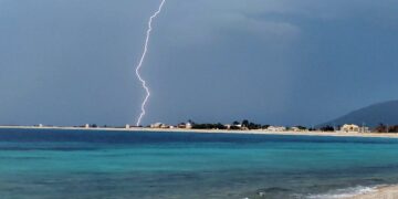 Χαλκιδική: Νεκρή 13χρονη από κεραυνό – Τραυματίστηκε η μητέρα της