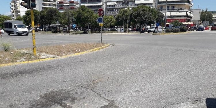 Απαγόρευση κάθετης διέλευσης όλων των οχημάτων στην Ε.Ο Αντιρρίου – Ιωαννίνων (κόμβος Αγίου Δημητρίου)λόγω βλάβης του φωτεινού σηματοδότη από το σημερινό τροχαίο