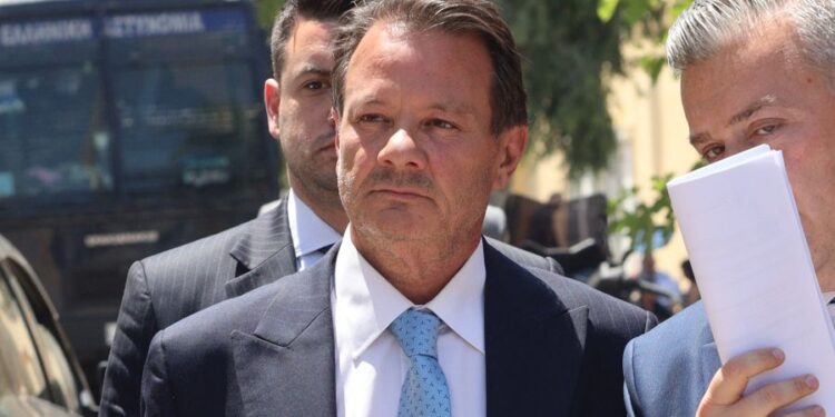 Παραδόθηκε ο Απόστολος Λύτρας στο Α.Τ Παλλήνης – Σήμερα θα οδηγηθεί στον εισαγγελέα