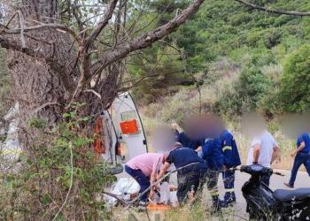 Θέρμο: Σοβαρό τροχαίο ατύχημα – Σε κρίσιμη κατάσταση γυναίκα οδηγός (ΦΩΤΟ)