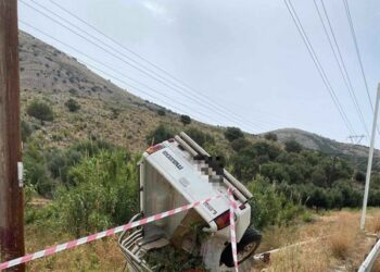 Αυτοκίνητο τούμπαρε στον δρόμο του Αιτωλικού