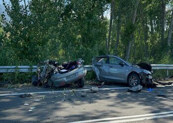 Ξάνθη: Φριχτό τροχαίο με 4 νεκρούς – Κόπηκε στα δύο το αυτοκίνητο