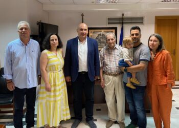 Τον Ντίνο Μακρυγιάννη υποδέχθηκε στο Δημαρχείο ο Βασίλης Γκίζας