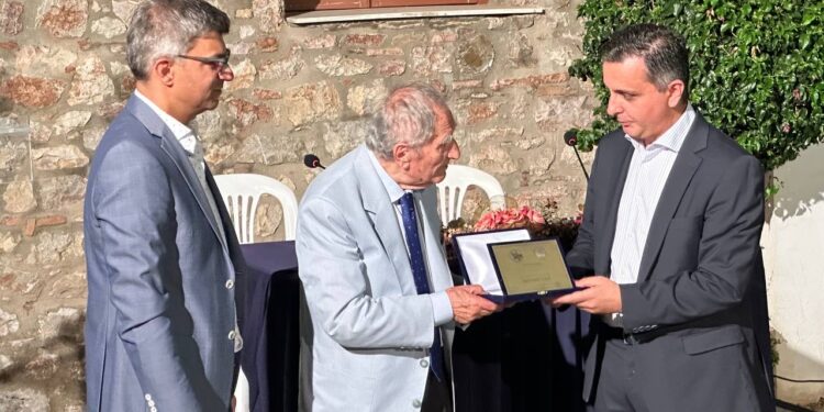 Δήμος Ναυπακτίας και Αδελφότητα Ναυπακτίων Αττικής τίμησαν τον Ντίνο Μακρυγιάννη