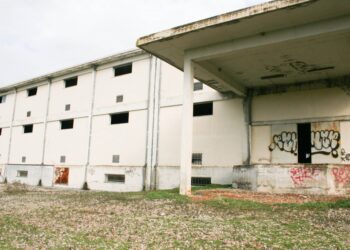 Να γίνει συνεδριακό κέντρο το κτήριο καπναποθηκών του πρώην ΕΟΚ προτείνει ο Δ.Τραπεζιώτης
