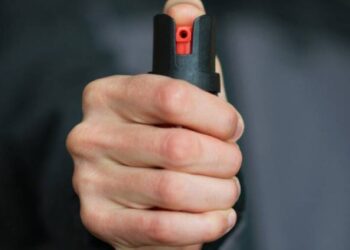 Με γκλοπ και δύο σπρέι πιπεριού πιάστηκε άνδρας στο Θέρμο