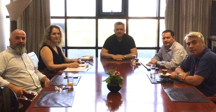 Συνάντηση Βασιλόπουλου με Κατσαρό για βελτίωση λειτουργίας των υπηρεσιών θεσμικά και ψηφιακά