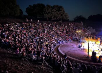 Μια βραδιά… σαν «Παραμύθι» στο αναστηλωμένο αρχαίο θέατρο Οινιαδών