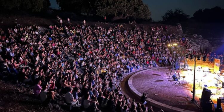 Μια βραδιά… σαν «Παραμύθι» στο αναστηλωμένο αρχαίο θέατρο Οινιαδών