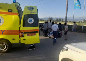  Τροχαίο με τραυματισμό δικυκλιστή στον Πλάτανο Καλυβίων