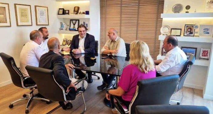 Με τον Νεκτάριο Φαρμάκη συναντήθηκε ο Υπουργός Παιδείας Κυριάκος Πιερρακάκης