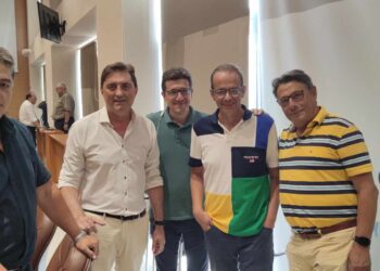 Κώστας Καρπέτας για απευθείας αναθέσεις : κ. Φαρμάκη προασπίστε το θεσμό αλλιώς παραιτηθείτε