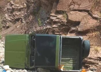 Ε.Ο Καλλιθέας – Προυσού: Τζιπ έπεσε σε ρέμα