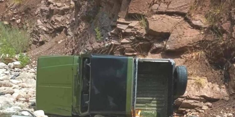 Ε.Ο Καλλιθέας – Προυσού: Τζιπ έπεσε σε ρέμα