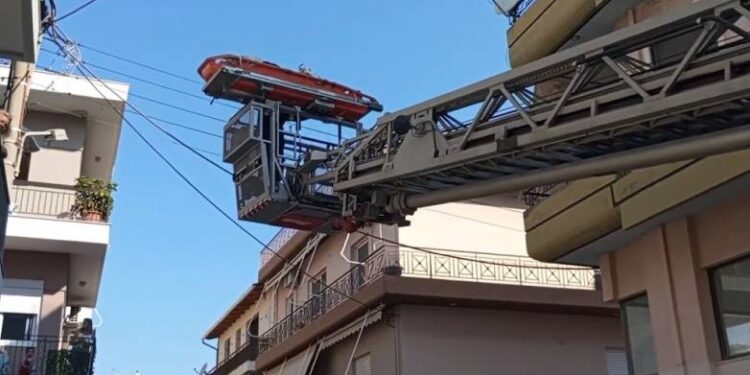 Διάσωση λιπόθυμης γυναίκας από ταράτσα