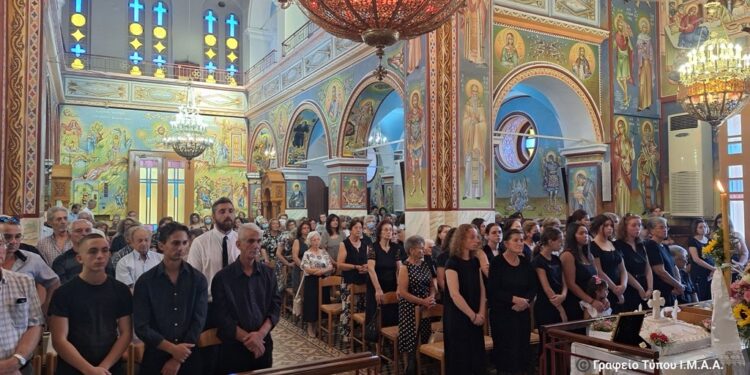 Θεία Λειτουργία στις Παπαδάτες Μακρυνείας