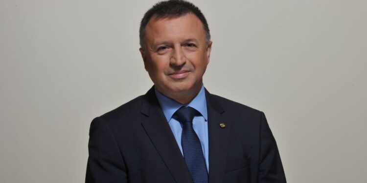 Συλλαβίζοντας την Ιστορία: Η επάνοδος του Trump και η Κρίση Ταυτότητας της Δύσης