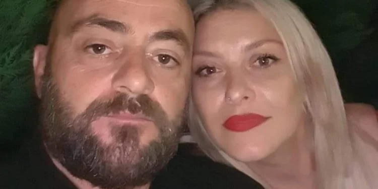 Η ανάρτηση της 36χρονης λίγες ώρες πριν τη σκοτώσει ο εν διαστάσει σύζυγός της στην Αμφιλοχία-Τι όπλισε το χέρι του γυναικοκτόνου