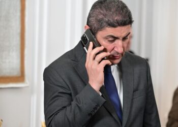 Αυγενάκης για ανάκληση της μήνυσης από υπάλληλο του αεροδρομίου: Τον συγχαίρω για το θάρρος του