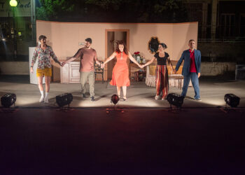 Επιτυχημένες παραστάσεις που δόθηκαν στο Αγρίνιο στον αύλειο χώρο των Καπναποθηκών Παπαστράτου 