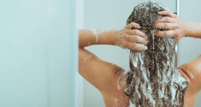 Πόσο συχνά πρέπει να λουζόμαστε;