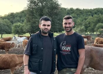 Ο νέος βοοτρόφος που θέλει να κάνει brand το βιολογικό μοσχάρι Ναυπακτίας