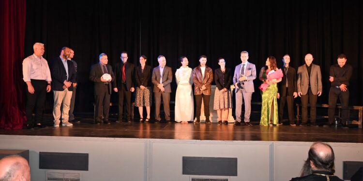 Συγκλόνισε το κοινό της Πάτρας η θεατρική παράσταση «Ο ΓΑΜΟΣ» της ΘΕΑΤΡόPOLICE Ακαρνανίας