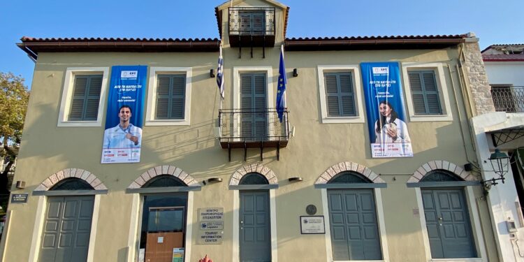 Από την Ναύπακτο στο Παρίσι-Καλή Επιτυχία στην Ευαγγελία Πλατανιώτη και τον Βαγγέλη Μακρυγιάννη!