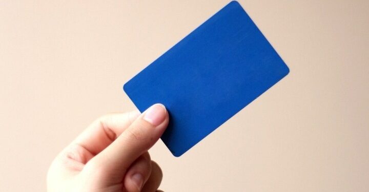 Από σήμερα, πλήρης εφαρμογή της Ψηφιακής Κάρτας Εργασίας σε λιανεμπόριο και βιομηχανία