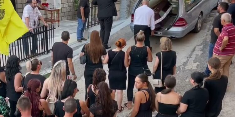 Αμφιλοχία: Οδύνη στο τελευταίο «Αντίο» στην 36χρονη Αρετής