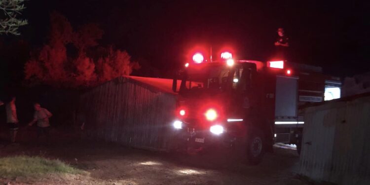 Φωτιά στην Πογωνιά από κεραυνό – Βλάβη και στο δίκτυο ηλεκτροφωτισμού