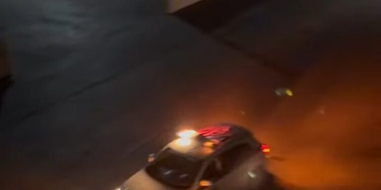 Μεσολόγγι: Αυτοκίνητο έπεσε πάνω σε κολώνα ηλεκτροφωτισμού στην περιφέρεια