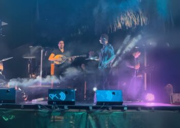 Με επιτυχία η συναυλία του Χρήστου Μενιδιάτη στον Αστακό Αιτωλοακαρνανίας, από την Περιφέρεια