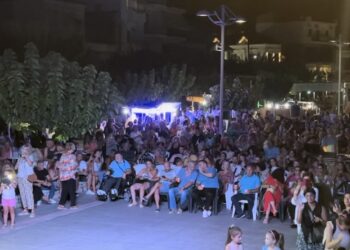 Με επιτυχία η συναυλία του Χρήστου Μενιδιάτη στον Αστακό Αιτωλοακαρνανίας, από την Περιφέρεια